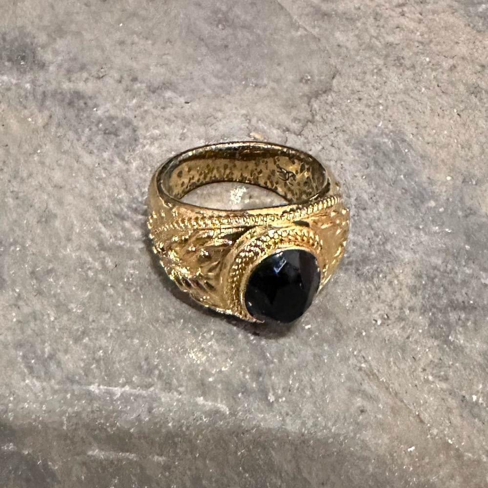 THE GOLD GODS 18K GOLD PLATED ONYX RING. SIZE 10